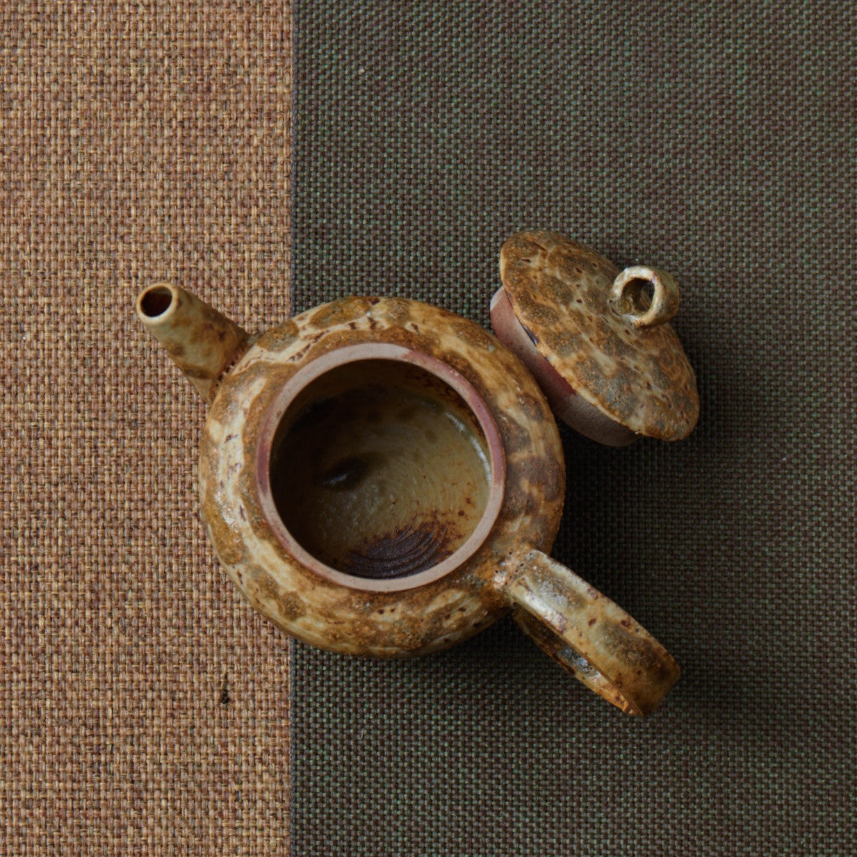 Nature ash teapot