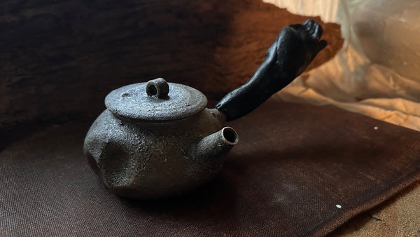 Wood fired teapot around 350ml (serves 5-7people) 3-4